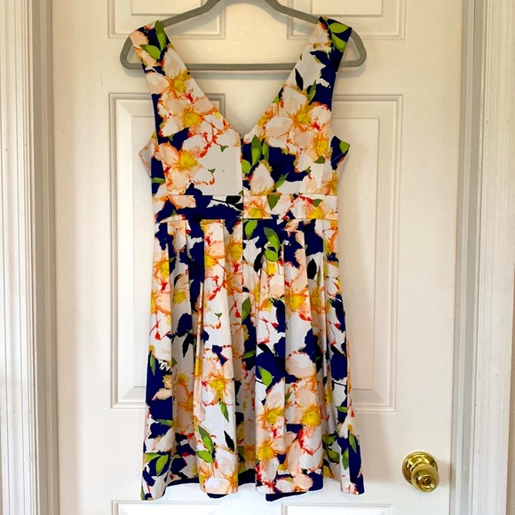 Go-to J Crew classic garden party pleated dress. Good condition. Size 2. - Picture 3 of 4